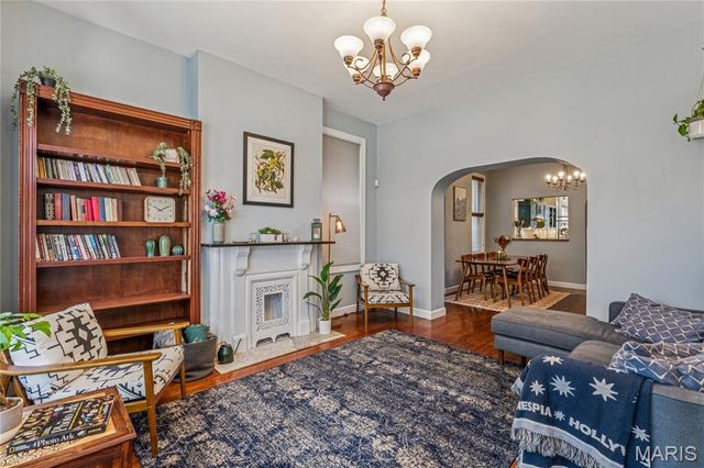 2921 Virginia Avenue, St Louis, MO 63118