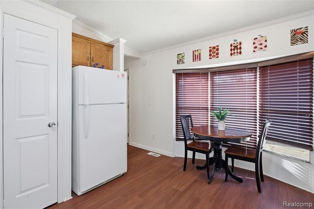 1037 Helen Ct, Madison Heights, MI 48071