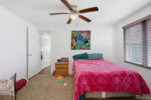 1037 Helen Ct, Madison Heights, MI 48071