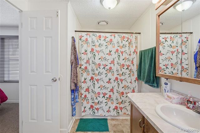 1037 Helen Ct, Madison Heights, MI 48071