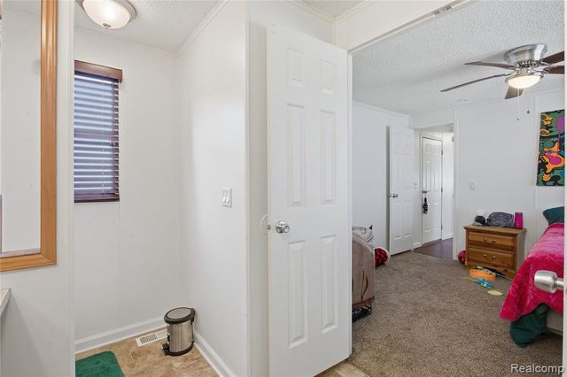 1037 Helen Ct, Madison Heights, MI 48071