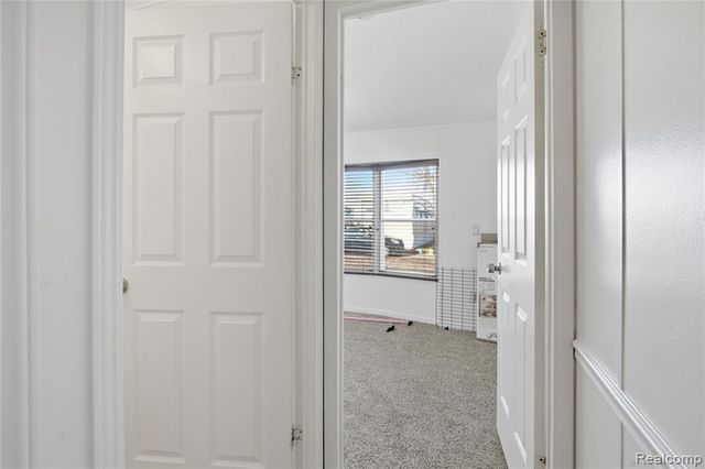 1037 Helen Ct, Madison Heights, MI 48071