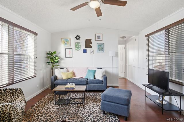 1037 Helen Ct, Madison Heights, MI 48071