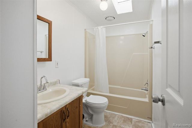 1037 Helen Ct, Madison Heights, MI 48071