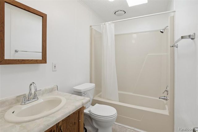 1037 Helen Ct, Madison Heights, MI 48071