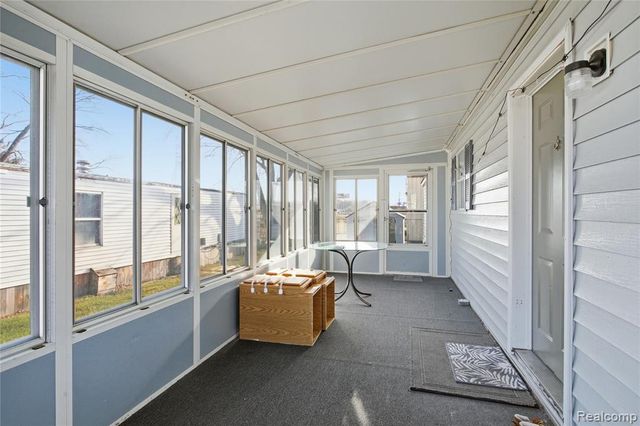 1037 Helen Ct, Madison Heights, MI 48071