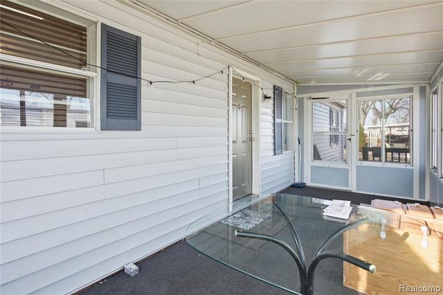 1037 Helen Ct, Madison Heights, MI 48071