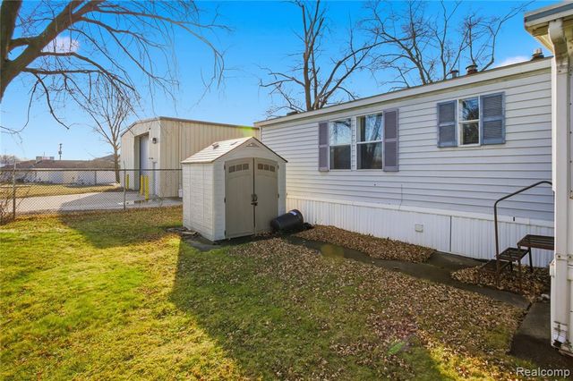 1037 Helen Ct, Madison Heights, MI 48071