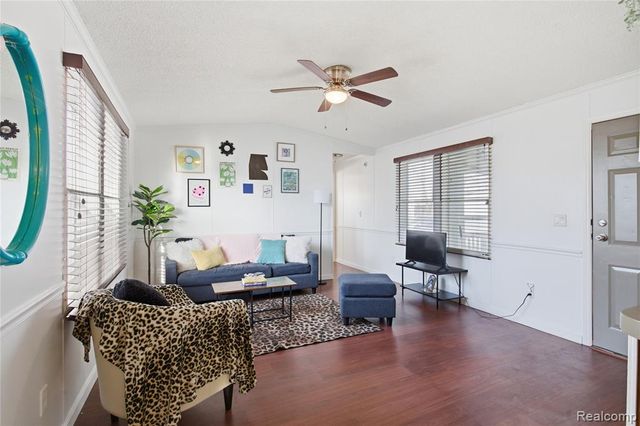 1037 Helen Ct, Madison Heights, MI 48071