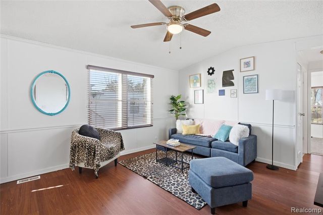 1037 Helen Ct, Madison Heights, MI 48071