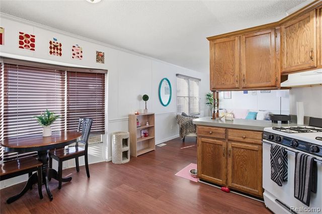 1037 Helen Ct, Madison Heights, MI 48071