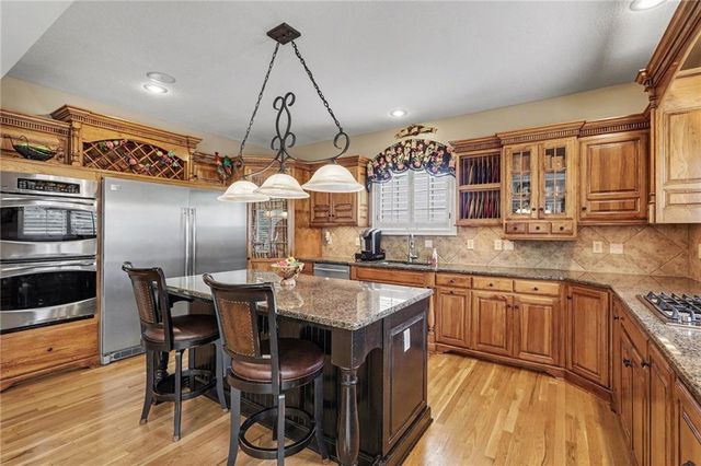 11919 W 139th Terrace, Overland Park, KS 66221