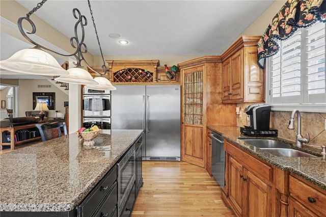 11919 W 139th Terrace, Overland Park, KS 66221