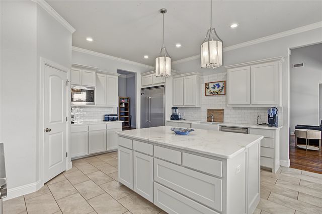 115 Chisum Drive, Millsap, TX 76066