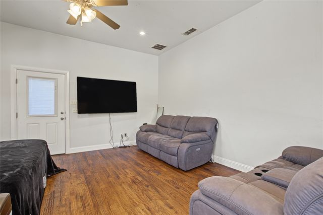115 Chisum Drive, Millsap, TX 76066