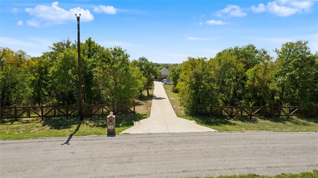 115 Chisum Drive, Millsap, TX 76066