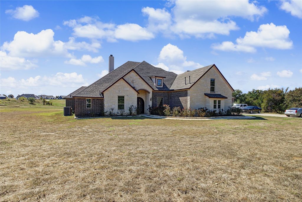115 Chisum Drive, Millsap, TX 76066