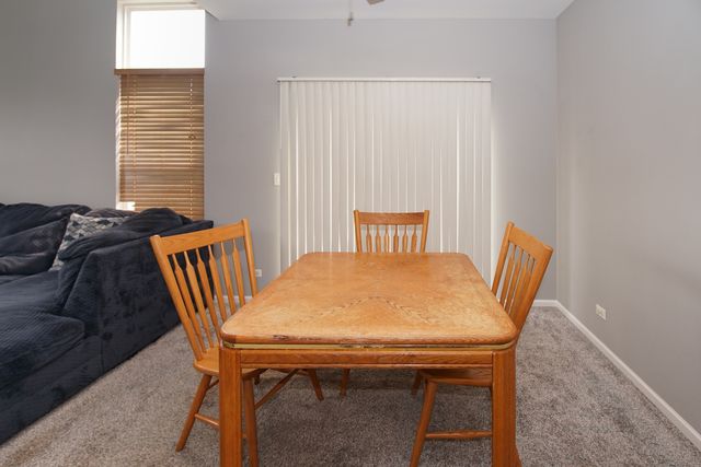 143 Woodland Circle, North Aurora, IL 60542