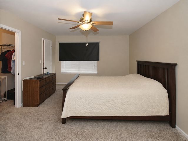 143 Woodland Circle, North Aurora, IL 60542