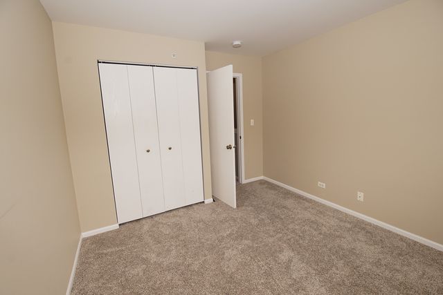 143 Woodland Circle, North Aurora, IL 60542