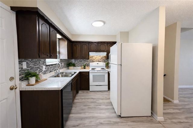 5607 Crest Drive, Kansas City, KS 66106