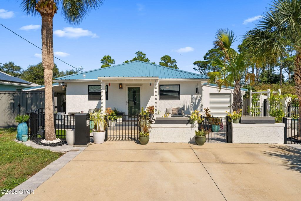 Image 3 of property listing at 21312 Hilltop Avenue Avenue, Panama City Beach, FL 32413