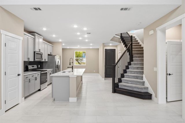 17503 Panorama DR, Dripping Springs, TX 78620