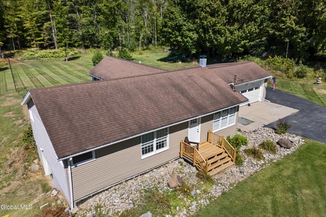 329 Lakeview Road, Broadalbin, NY 12025