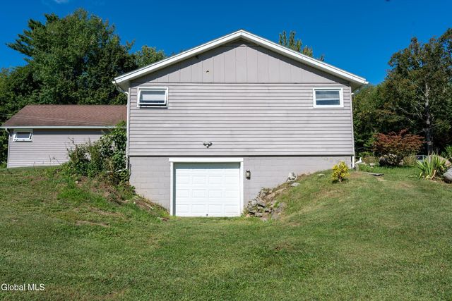329 Lakeview Road, Broadalbin, NY 12025