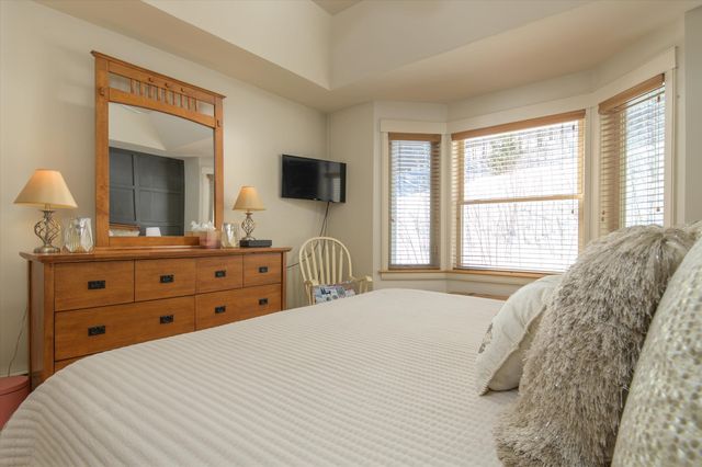 82 Day Break Drive J-102, Ludlow, VT 05149