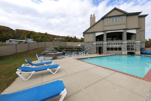 82 Day Break Drive J-102, Ludlow, VT 05149