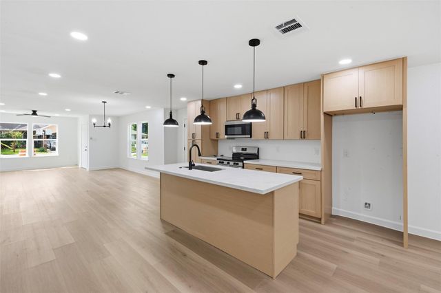 2403 Raymond Street, Pasadena, TX 77506
