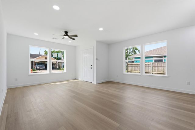 2403 Raymond Street, Pasadena, TX 77506