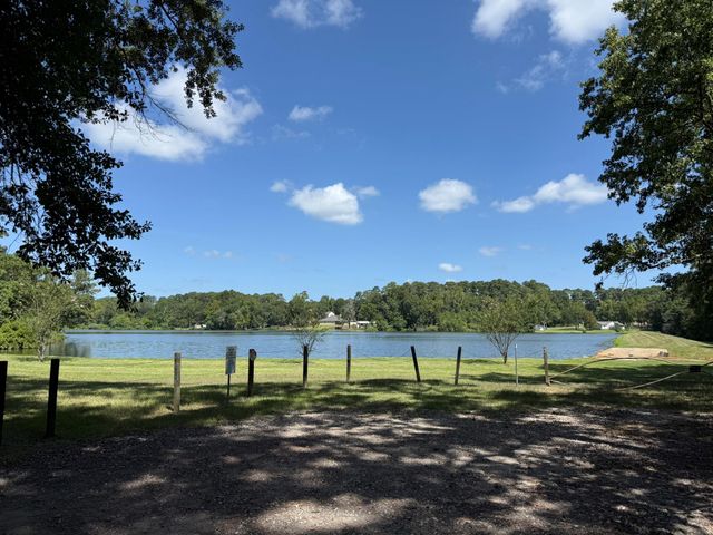 1112 Columbia River Rd, Conroe, TX 77316