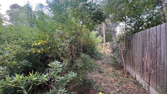 1112 Columbia River Rd, Conroe, TX 77316