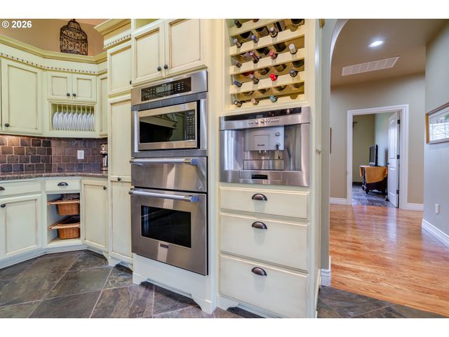 6243 Se RAMBEAU Ln, Salem, OR 97301