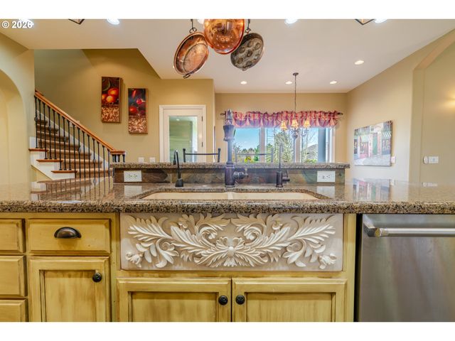 6243 Se RAMBEAU Ln, Salem, OR 97301