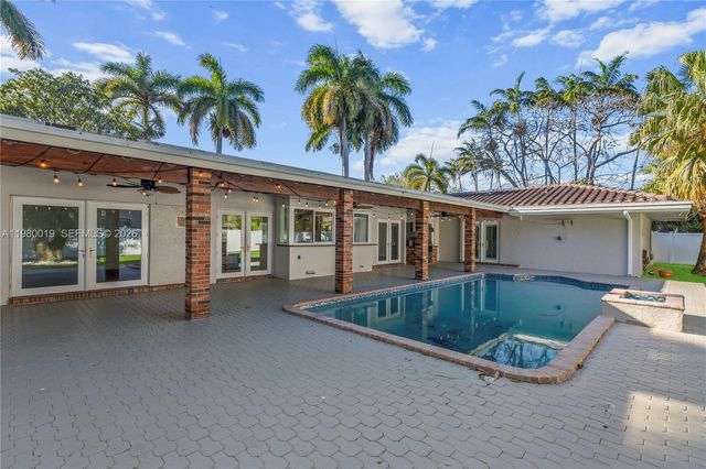 16141 SW 83rd Ave, Palmetto Bay, FL 33157