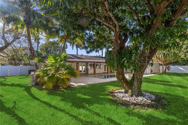 16141 SW 83rd Ave, Palmetto Bay, FL 33157