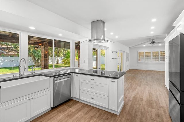 16141 SW 83rd Ave, Palmetto Bay, FL 33157