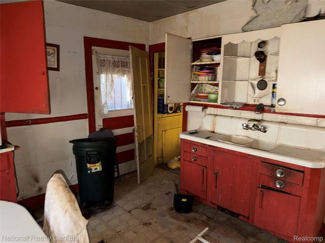 5556 Cooper Street, Detroit, MI 48213