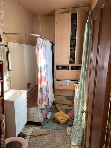 5556 Cooper Street, Detroit, MI 48213