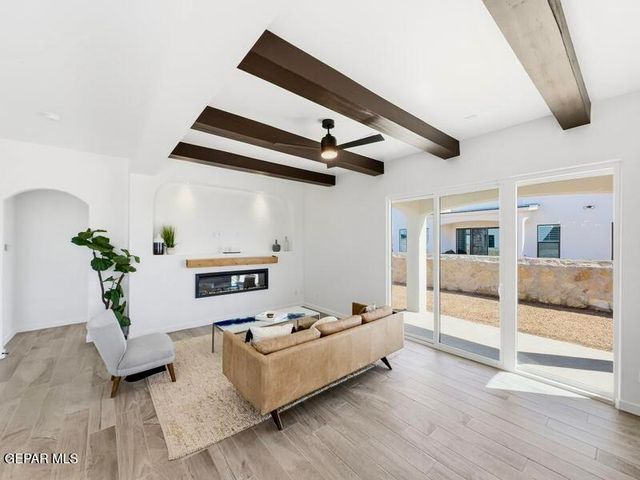 656 Paseo Campanero Street, Horizon City, TX 79928