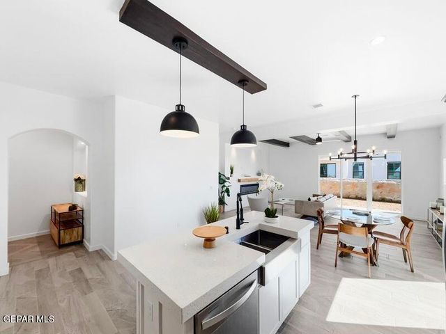 656 Paseo Campanero Street, Horizon City, TX 79928