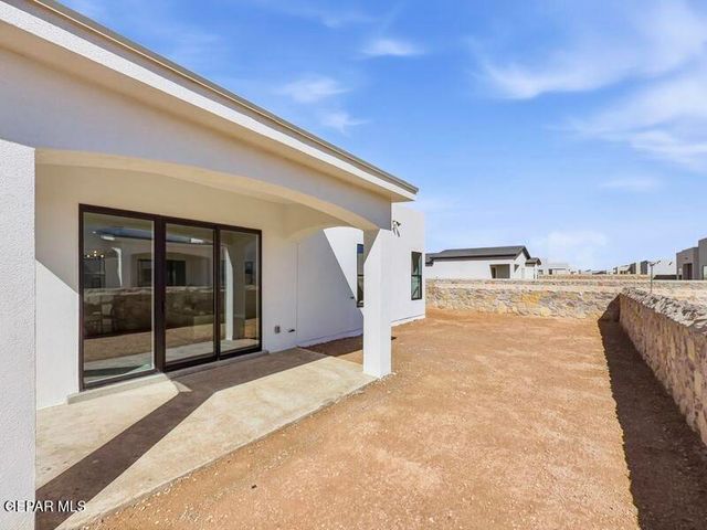 656 Paseo Campanero Street, Horizon City, TX 79928