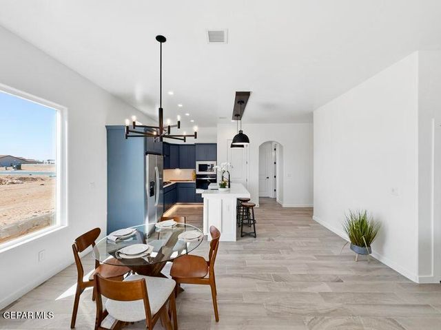 656 Paseo Campanero Street, Horizon City, TX 79928