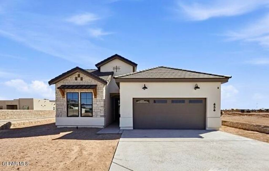 656 Paseo Campanero Street, Horizon City, TX 79928