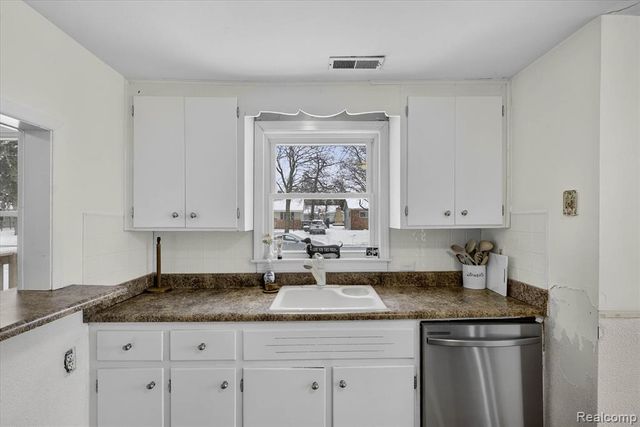 2008 Elmwood Street, Port Huron, MI 48060