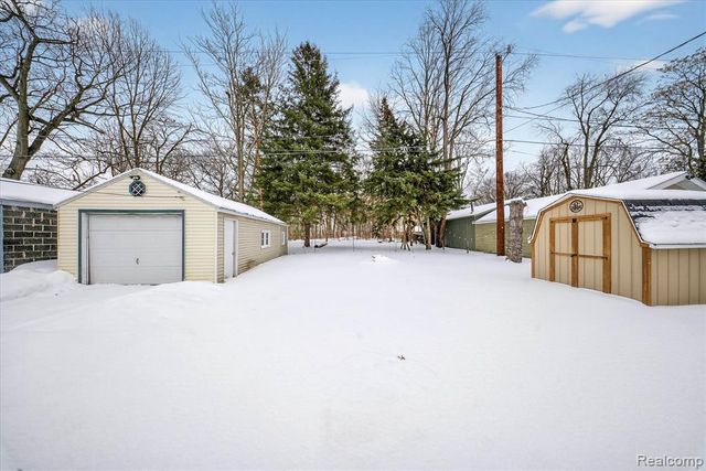 2008 Elmwood Street, Port Huron, MI 48060