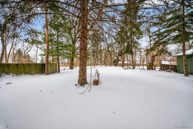 2008 Elmwood Street, Port Huron, MI 48060